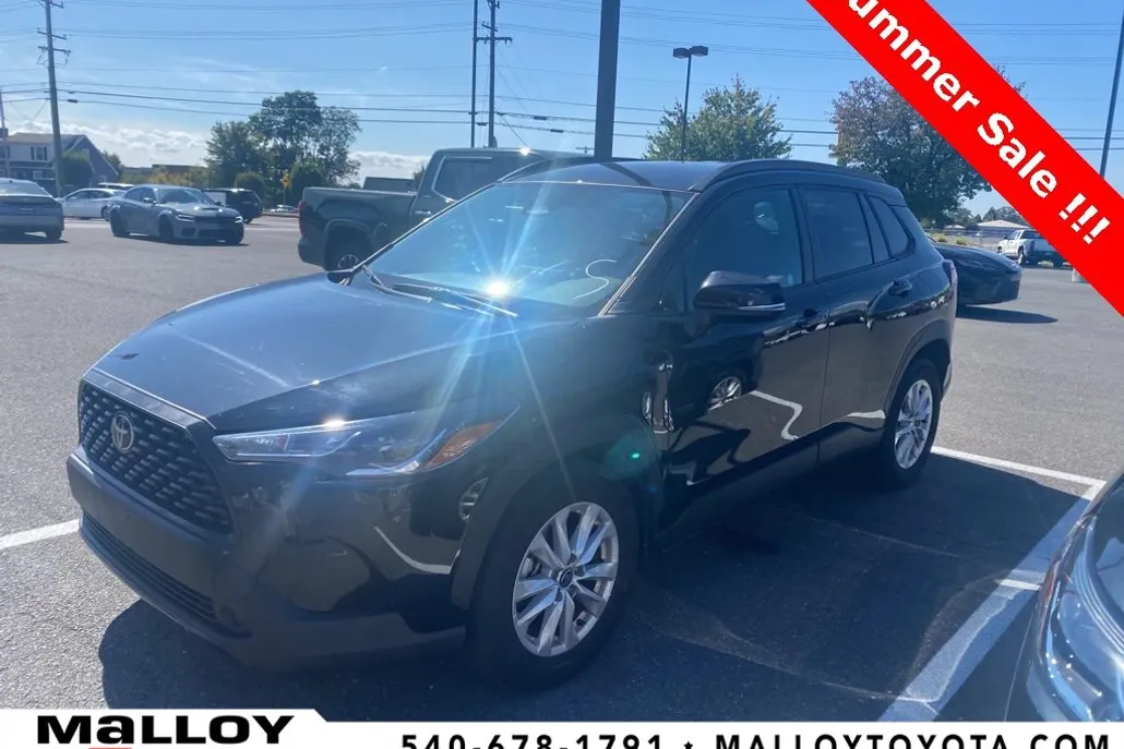 2024 Toyota Corolla Cross LE photo 1
