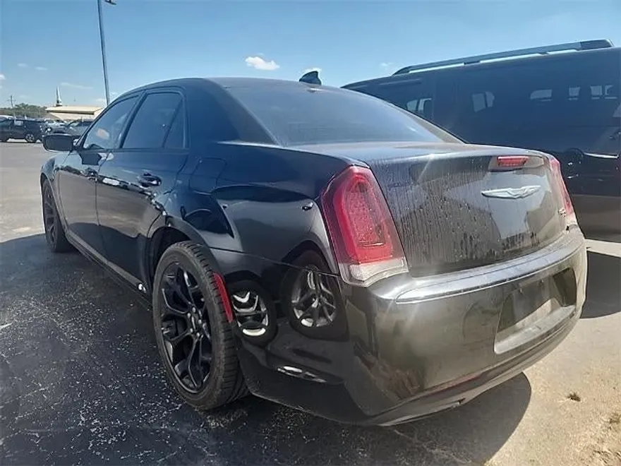 2019 Chrysler 300 S photo 1