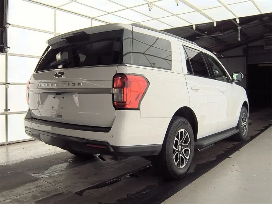 2022 Ford Expedition XLT photo 3