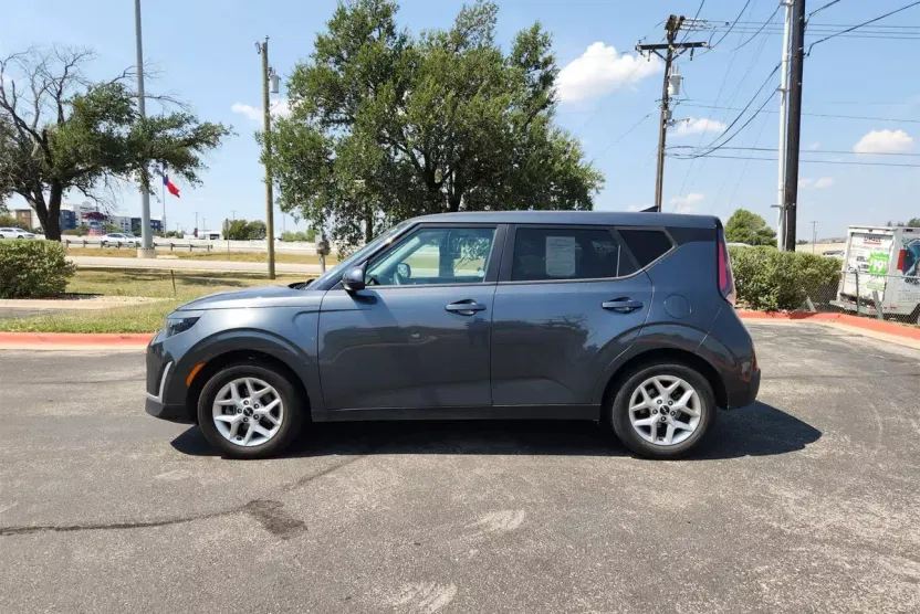 2024 Kia Soul LX photo 1