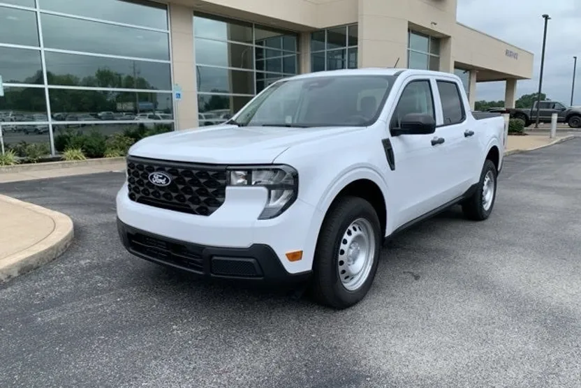 2025 Ford Maverick XL photo 1