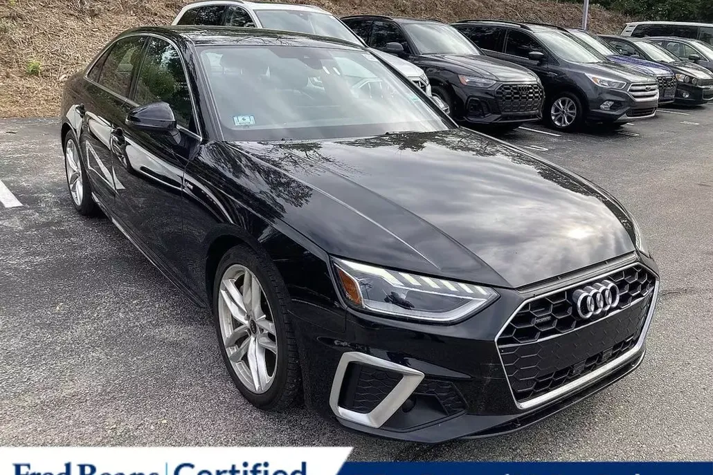 2022 Audi A4 45 S line Premium Plus photo 1