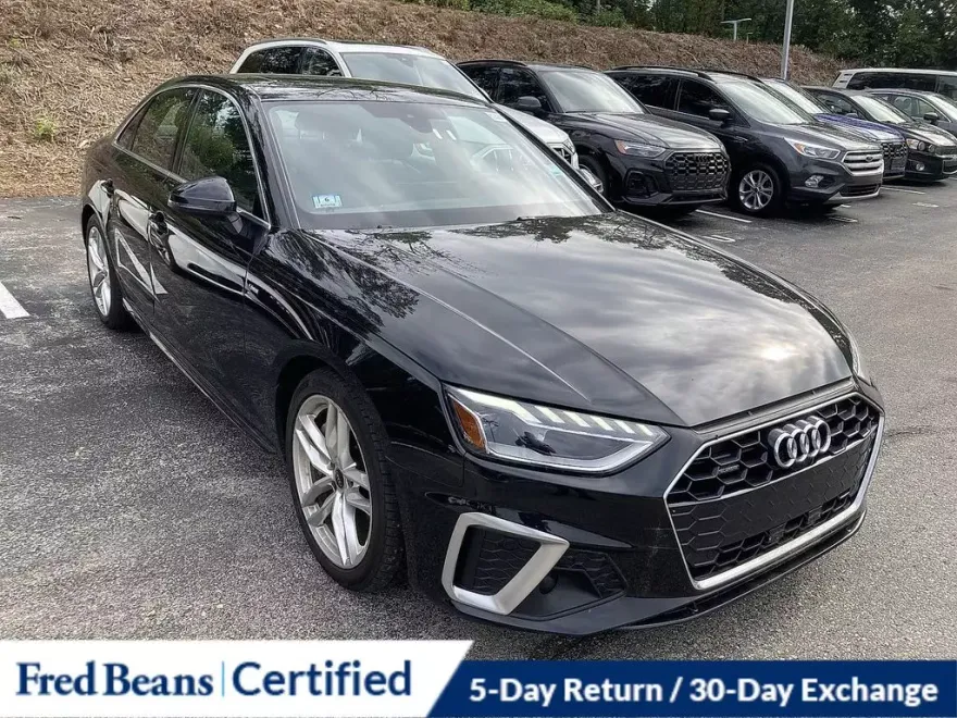 2022 Audi A4 45 S line Premium Plus photo 1