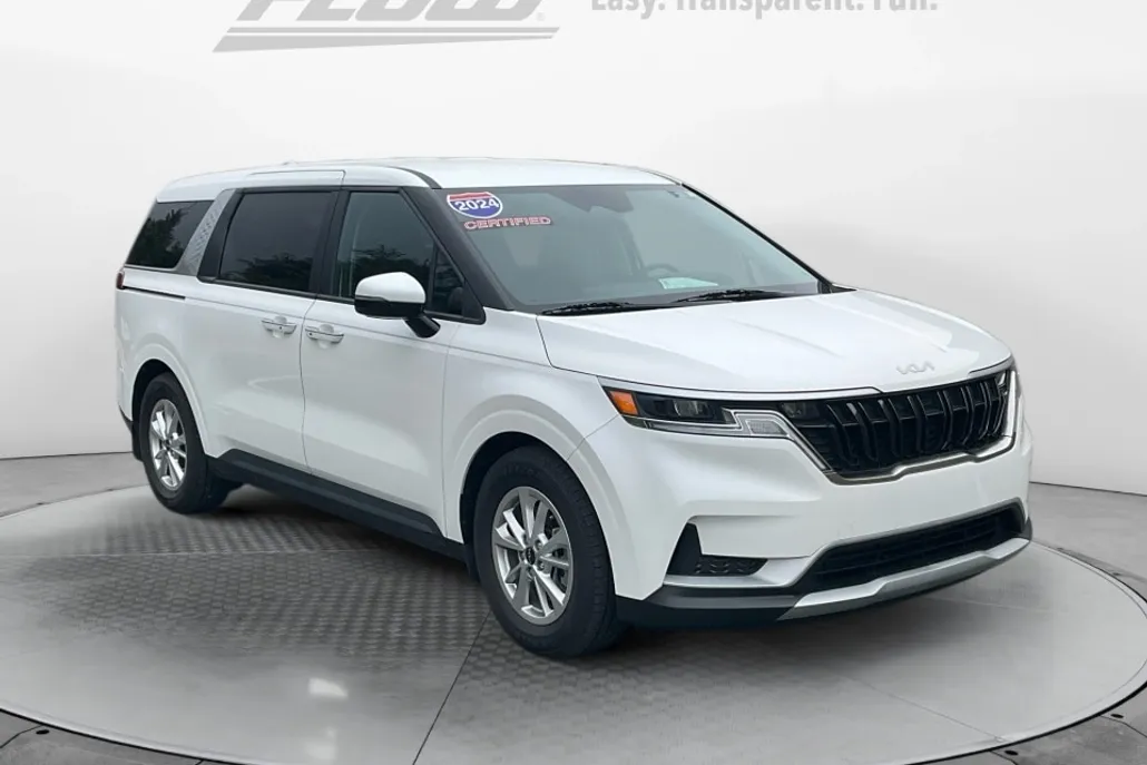 2024 Kia Carnival LX photo 1