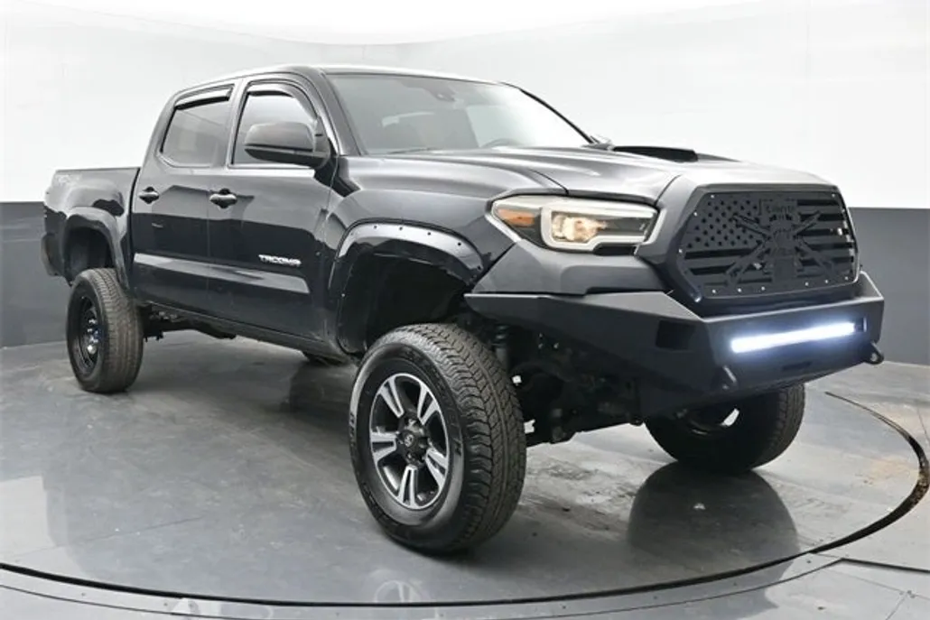 2018 Toyota Tacoma SR photo 1
