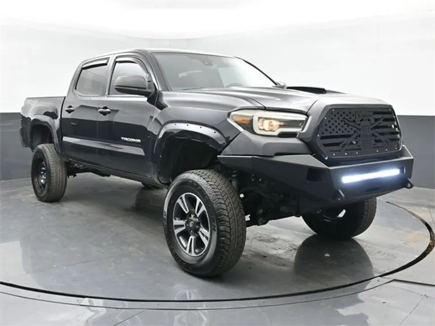 2018 Toyota Tacoma SR photo 1