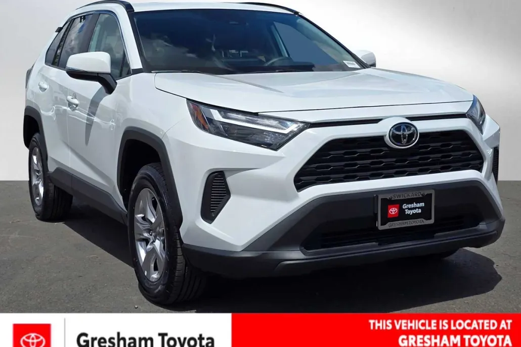 2023 Toyota RAV4 XLE photo 1