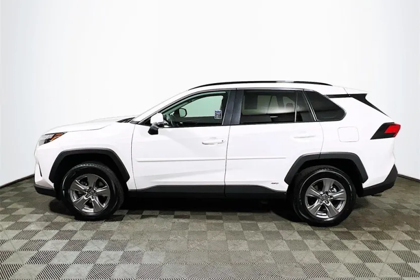 2024 Toyota RAV4 Hybrid LE photo 1