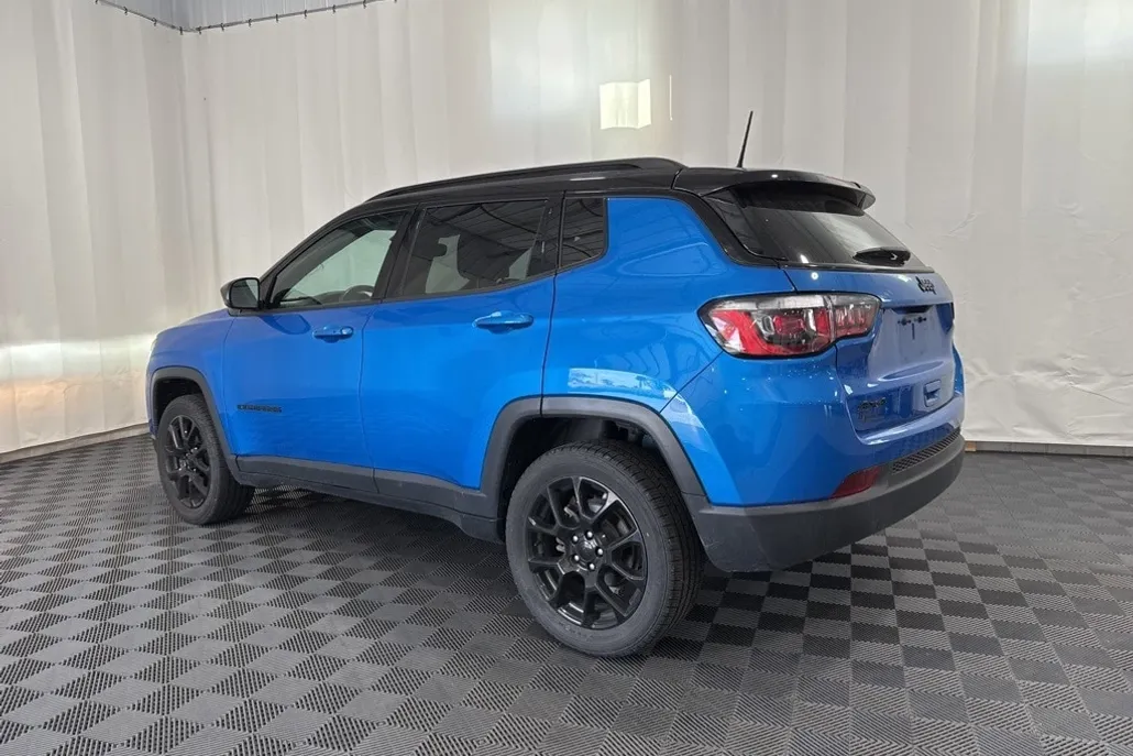 2022 Jeep Compass Altitude photo 1