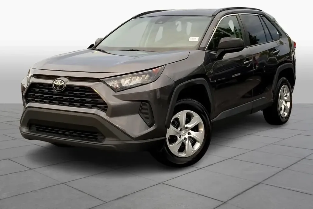 2023 Toyota RAV4 LE photo 1