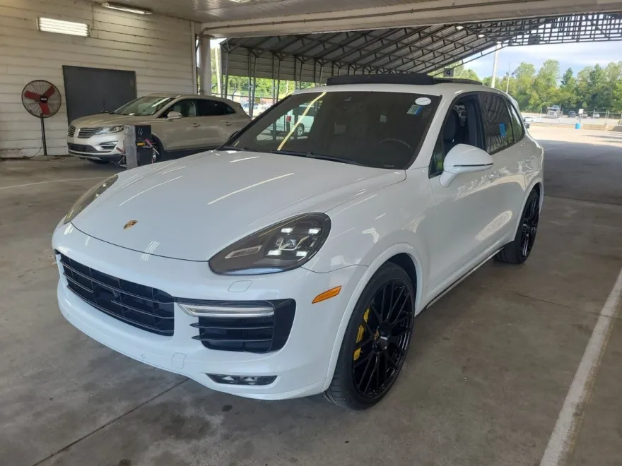 2016 Porsche Cayenne Turbo S photo 1
