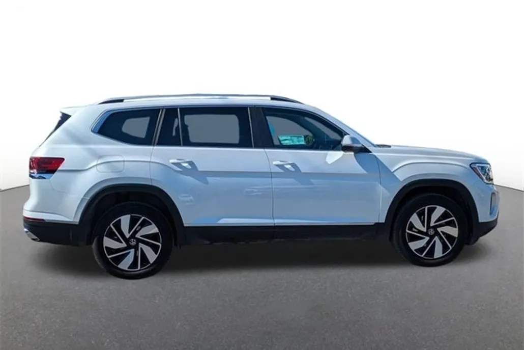 2024 Volkswagen Atlas SEL photo 1