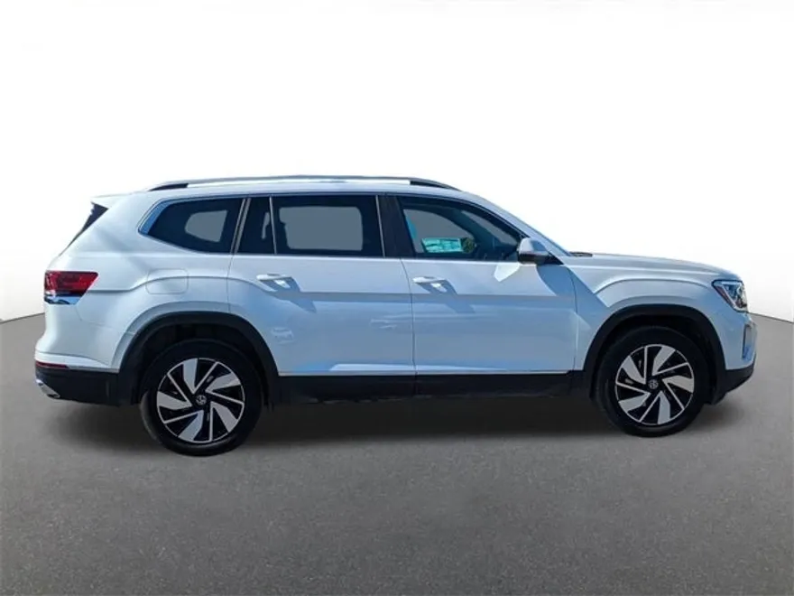 2024 Volkswagen Atlas SEL photo 1
