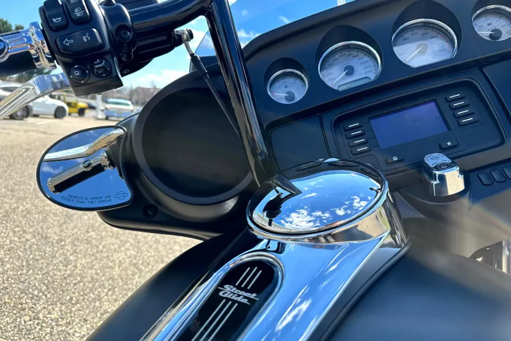 2017 Harley Davidson Street Glide photo 1