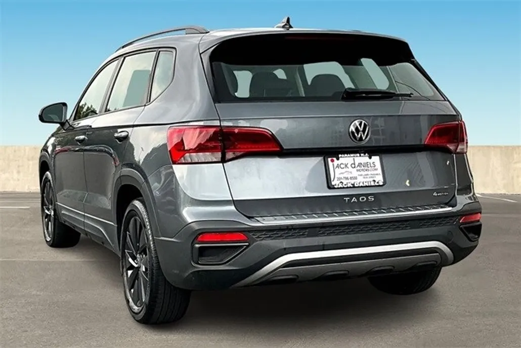 2022 Volkswagen Taos S photo 1