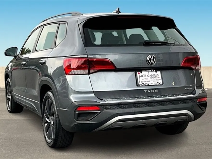 2022 Volkswagen Taos S photo 1