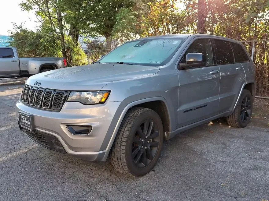 2021 Jeep Grand Cherokee Laredo X photo 1