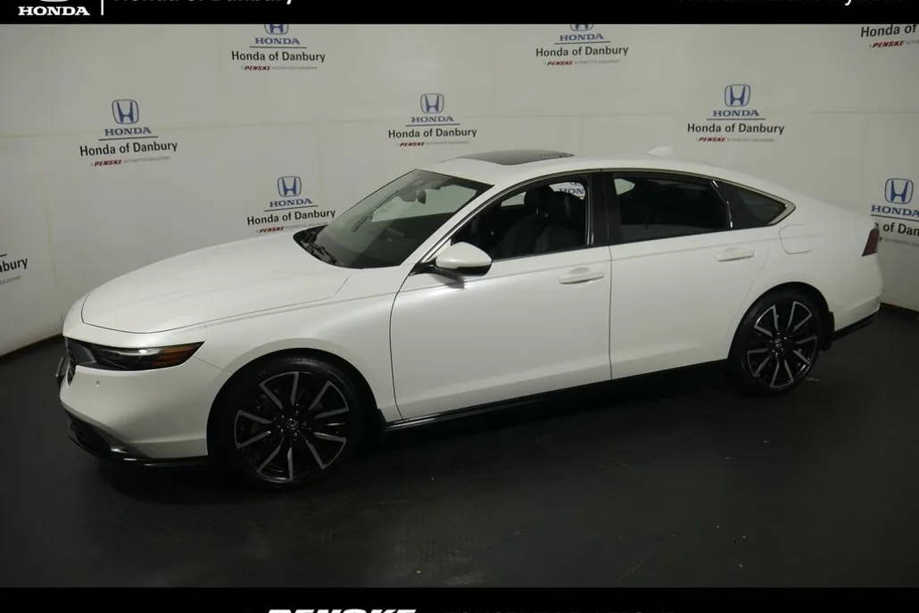 2023 Honda Accord Hybrid Touring photo 1