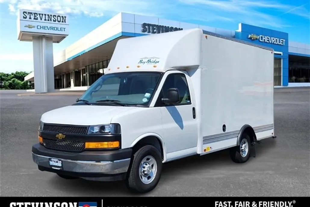 2025 Chevrolet Express Cutaway 3500 photo 1