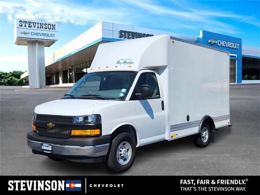 2025 Chevrolet Express Cutaway 3500 photo 1