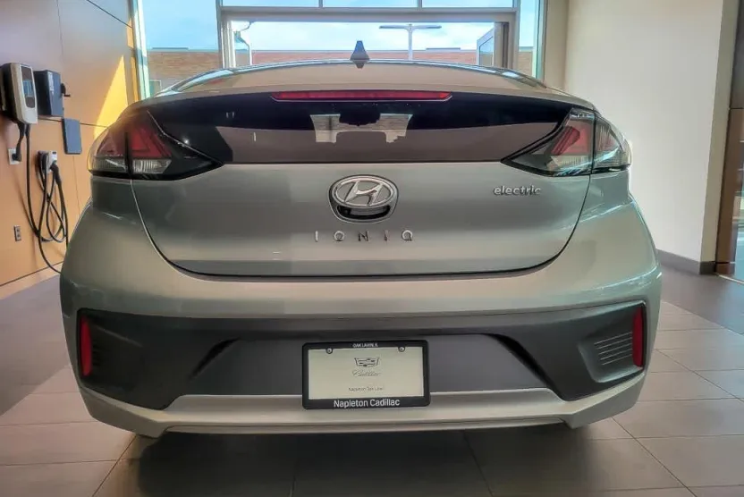 2020 Hyundai Ioniq Electric SE photo 1