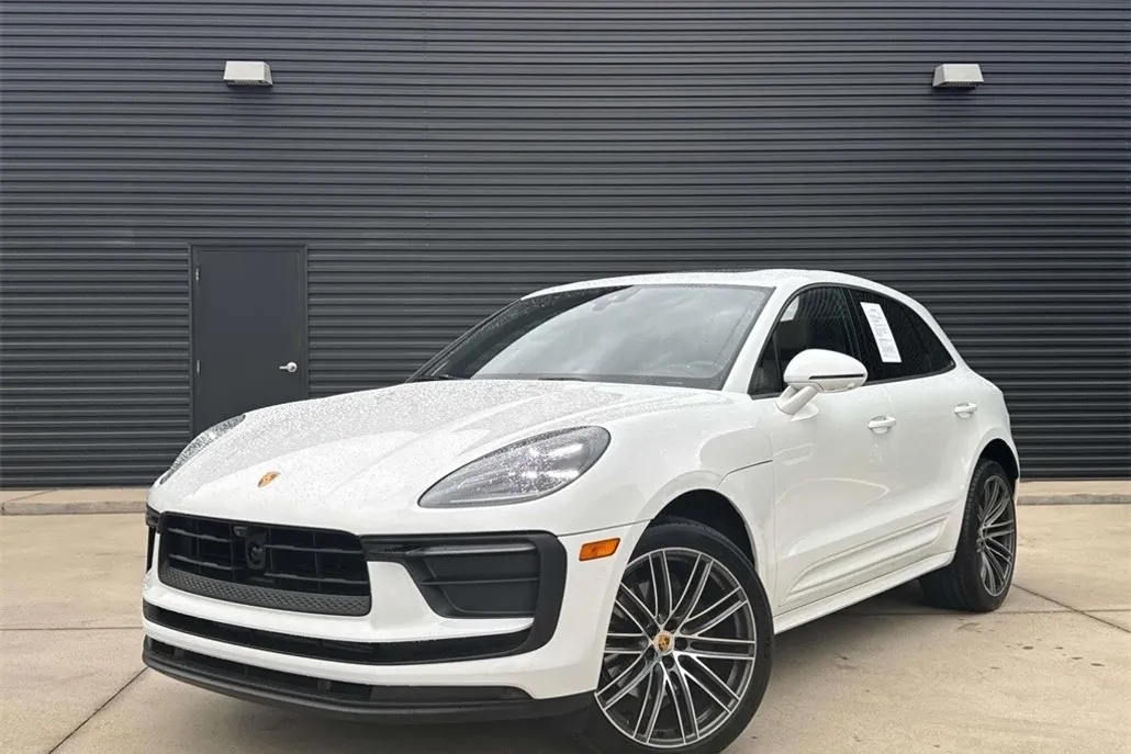 2024 Porsche Macan T photo 1