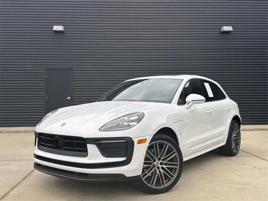 2024 Porsche Macan T photo 1