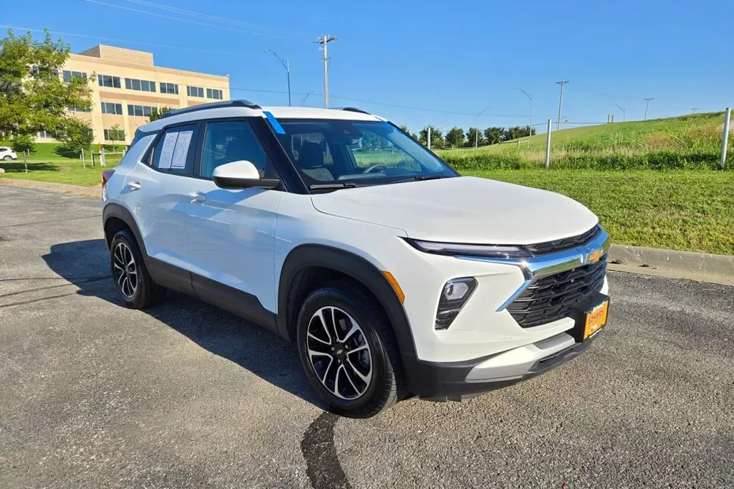 2025 Chevrolet Trailblazer LT photo 1