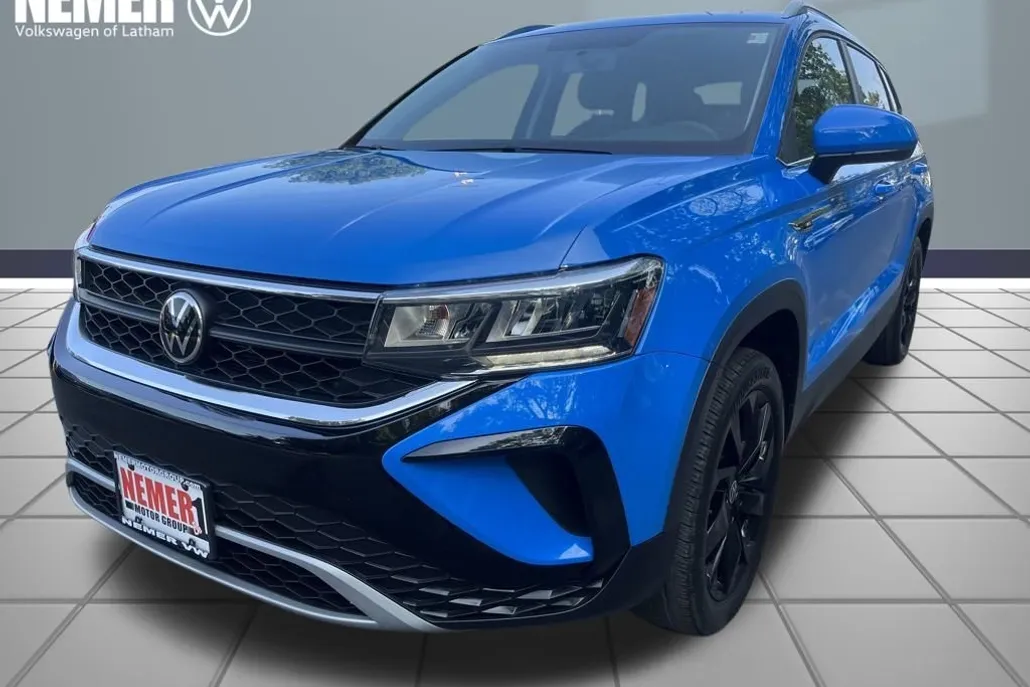 2022 Volkswagen Taos SE photo 1