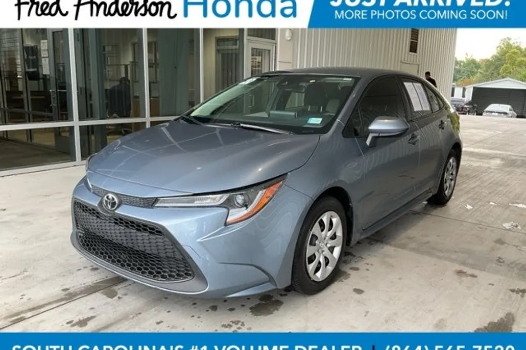 2020 Toyota Corolla LE photo 1