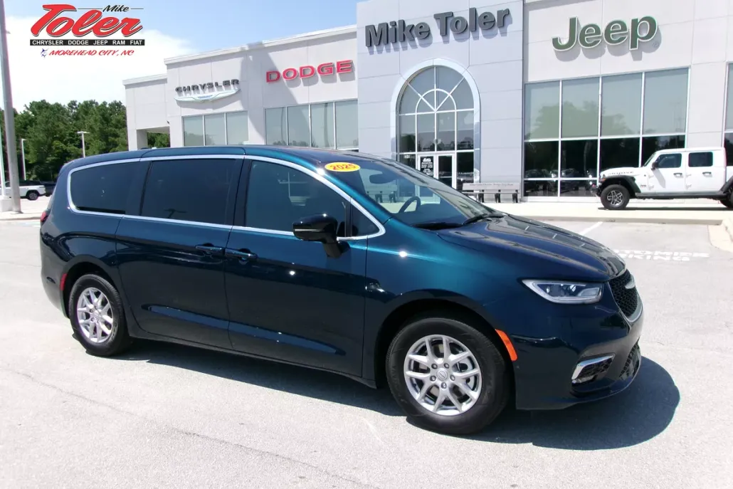 2025 Chrysler Pacifica photo 1