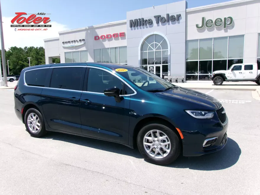 2025 Chrysler Pacifica photo 1