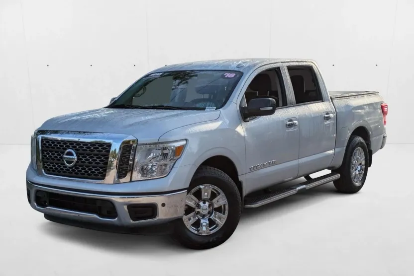 2018 Nissan Titan SV Crew Cab photo 1