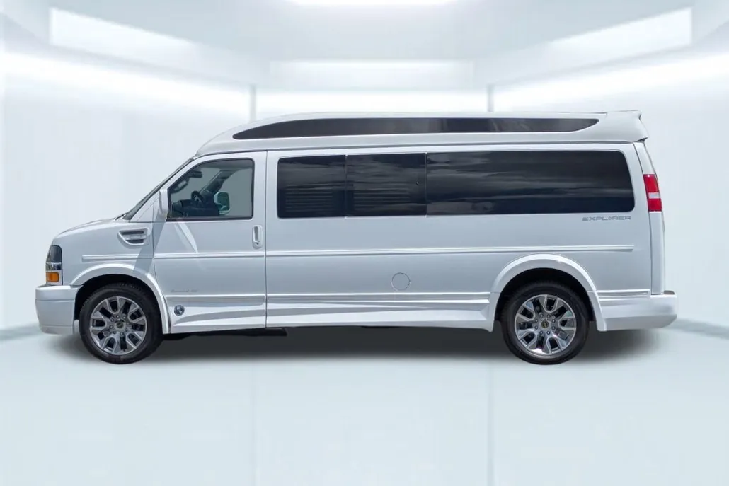 2025 Chevrolet Express Cargo 2500 photo 1