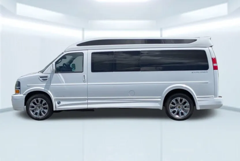 2025 Chevrolet Express Cargo 2500 photo 1