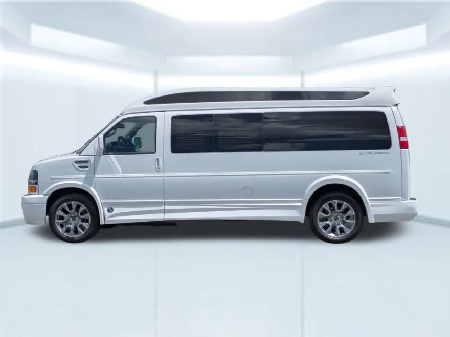 2025 Chevrolet Express Cargo 2500 photo 1