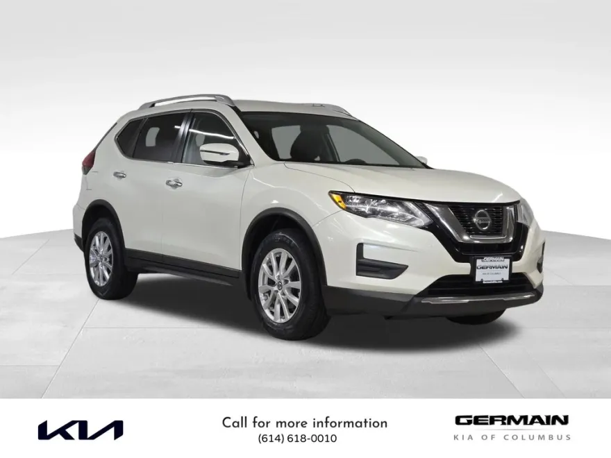 2018 Nissan Rogue SV photo 1