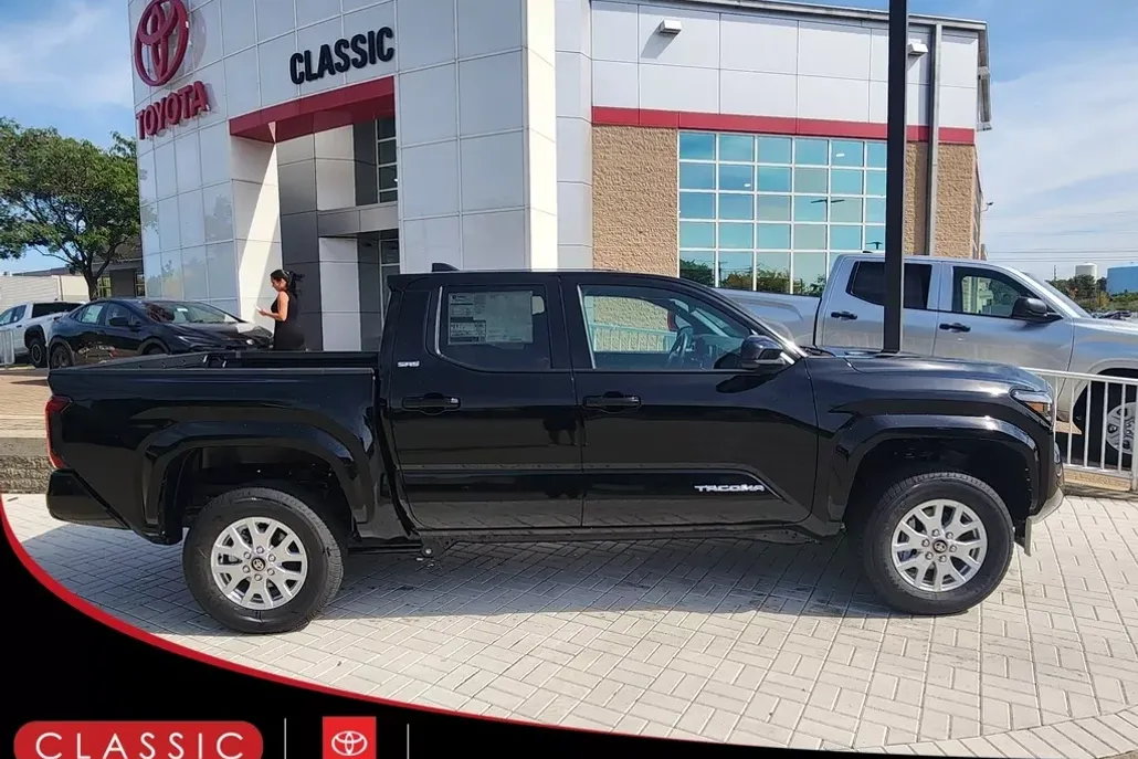 2025 Toyota Tacoma SR5 4x4 photo 1