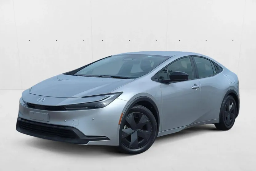 2024 Toyota Prius LE photo 1
