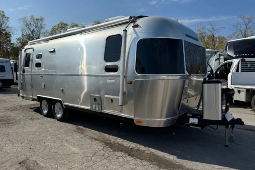 2025 Airstream International photo 1