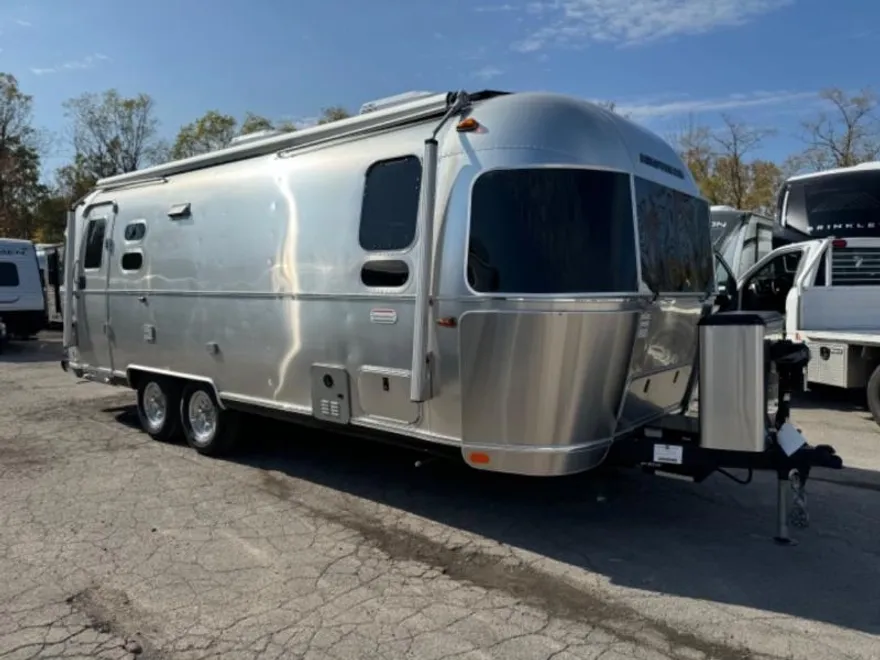 2025 Airstream International photo 1