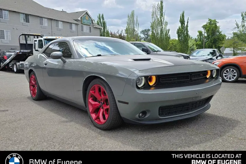 2017 Dodge Challenger R/T photo 1