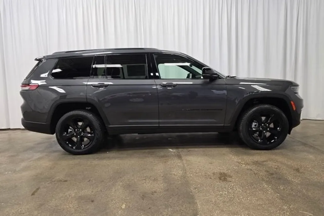2025 Jeep Grand Cherokee Limited photo 1