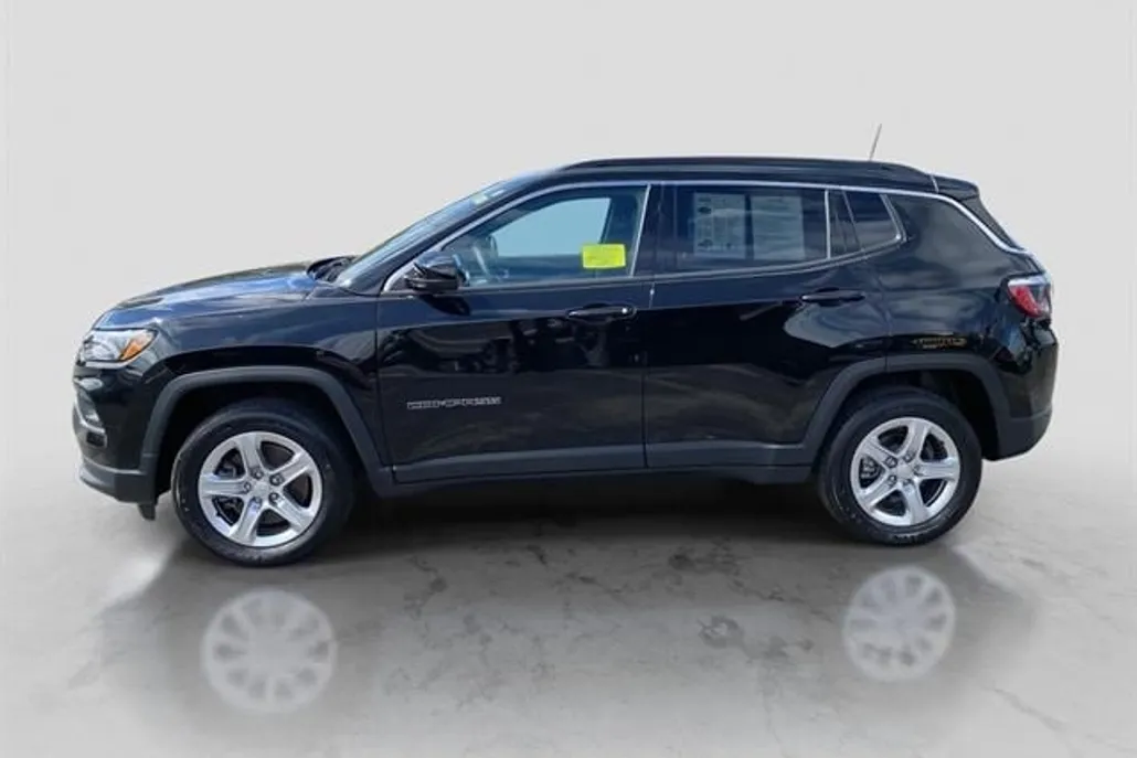 2023 Jeep Compass Latitude photo 1