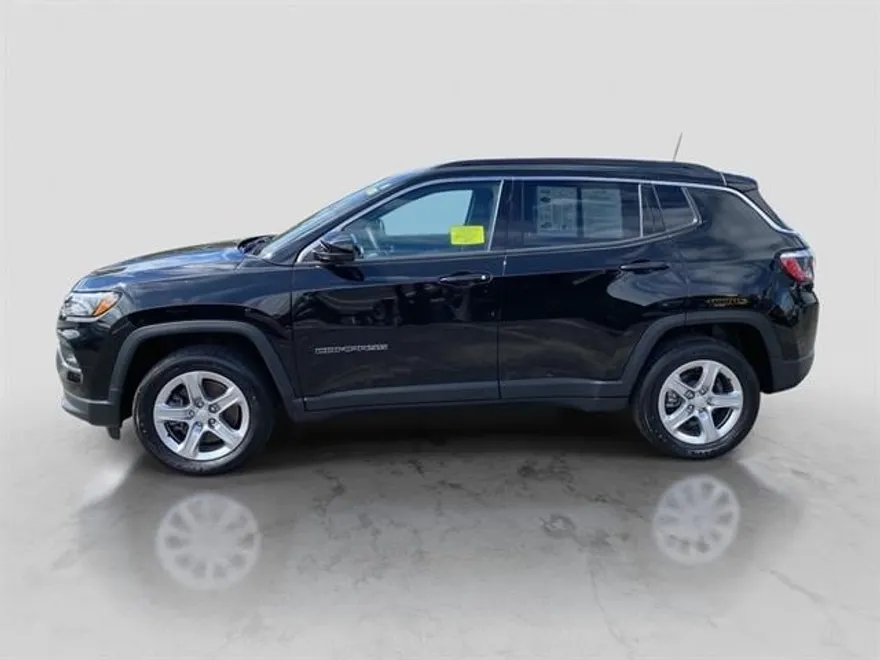 2023 Jeep Compass Latitude photo 1