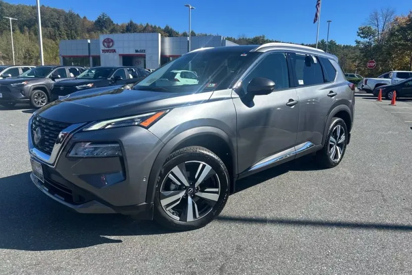 2023 Nissan Rogue SL photo 1