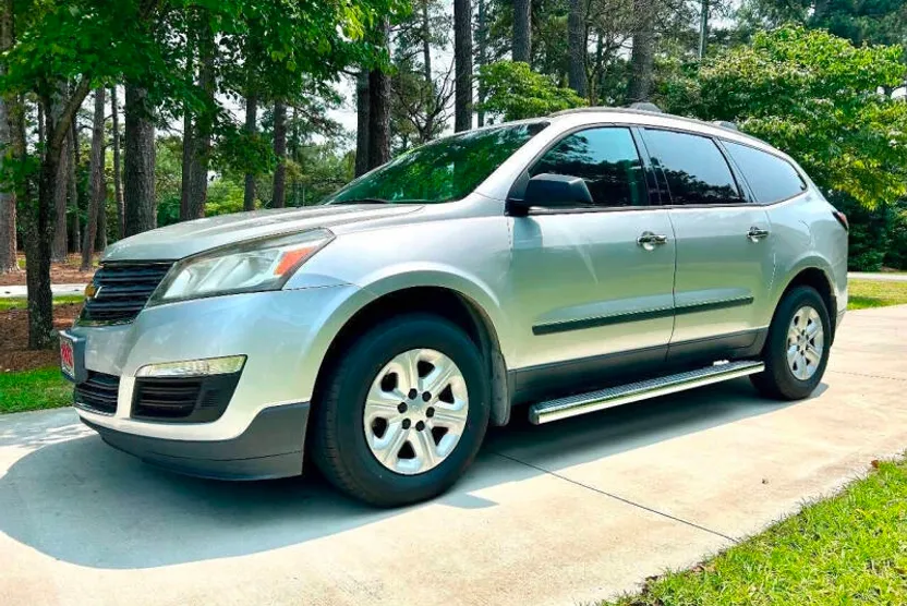 2013 Chevrolet Traverse LS photo 1
