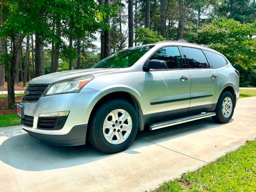 2013 Chevrolet Traverse LS photo 1