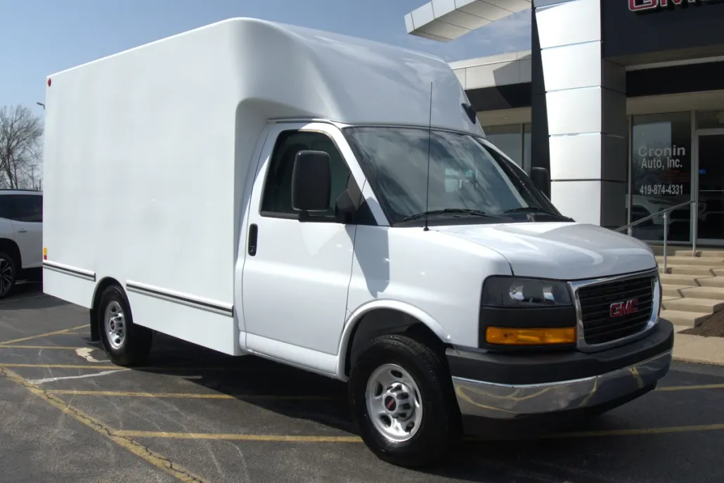 2025 Gmc Savana Cutaway 3500 photo 1