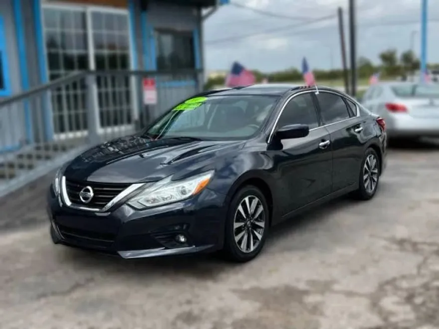 2017 Nissan Altima 2.5 SV photo 1